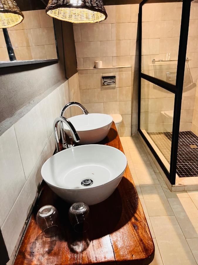 The Shed Venue & Boutique Hotel 利隆圭 外观 照片