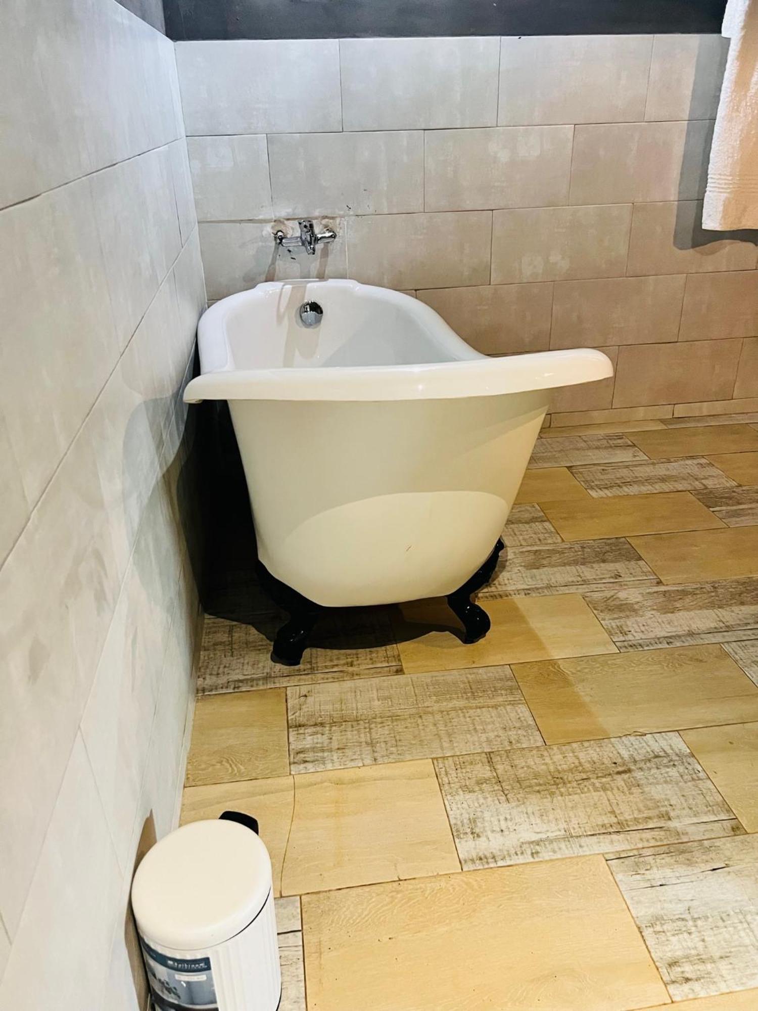 The Shed Venue & Boutique Hotel 利隆圭 外观 照片