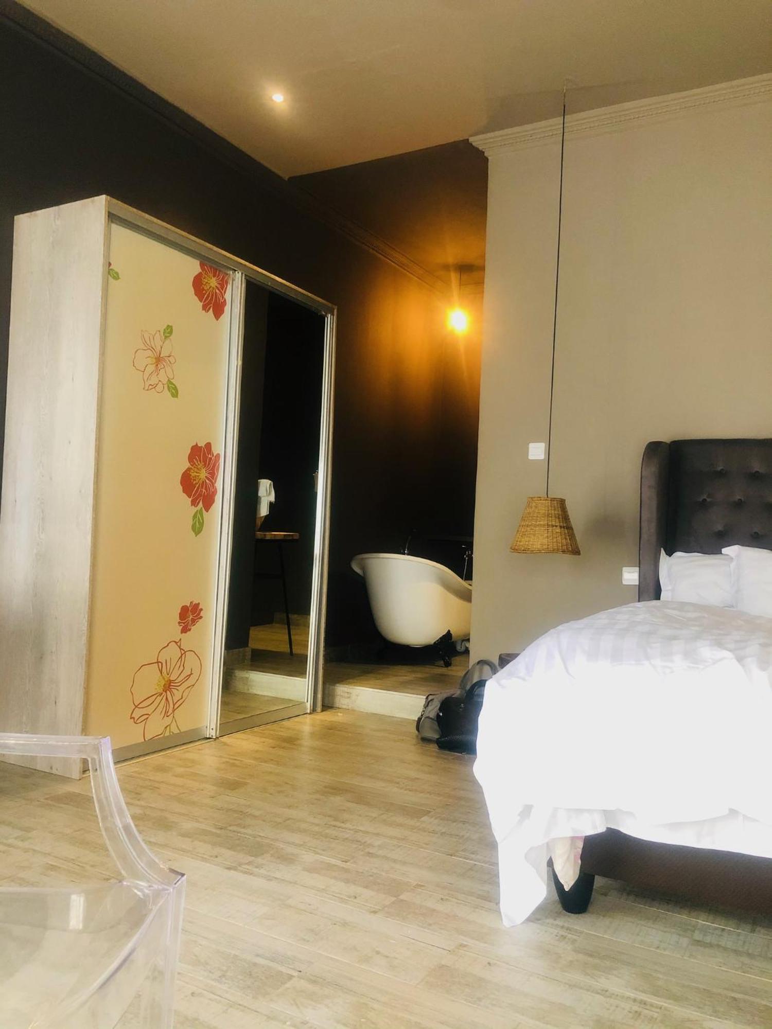 The Shed Venue & Boutique Hotel 利隆圭 外观 照片