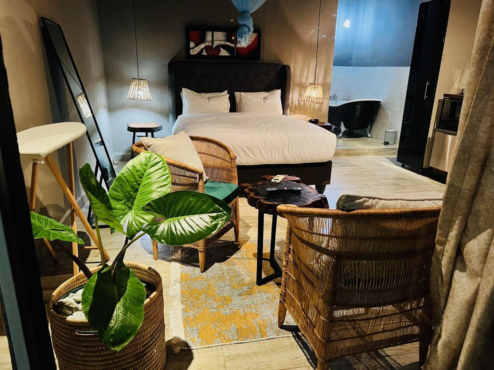 The Shed Venue & Boutique Hotel 利隆圭 外观 照片