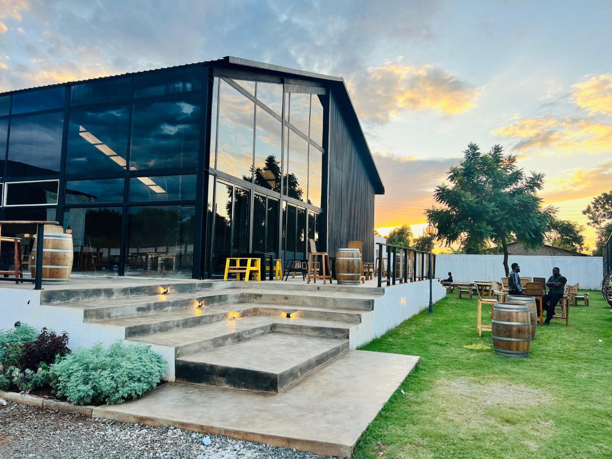 The Shed Venue & Boutique Hotel 利隆圭 外观 照片