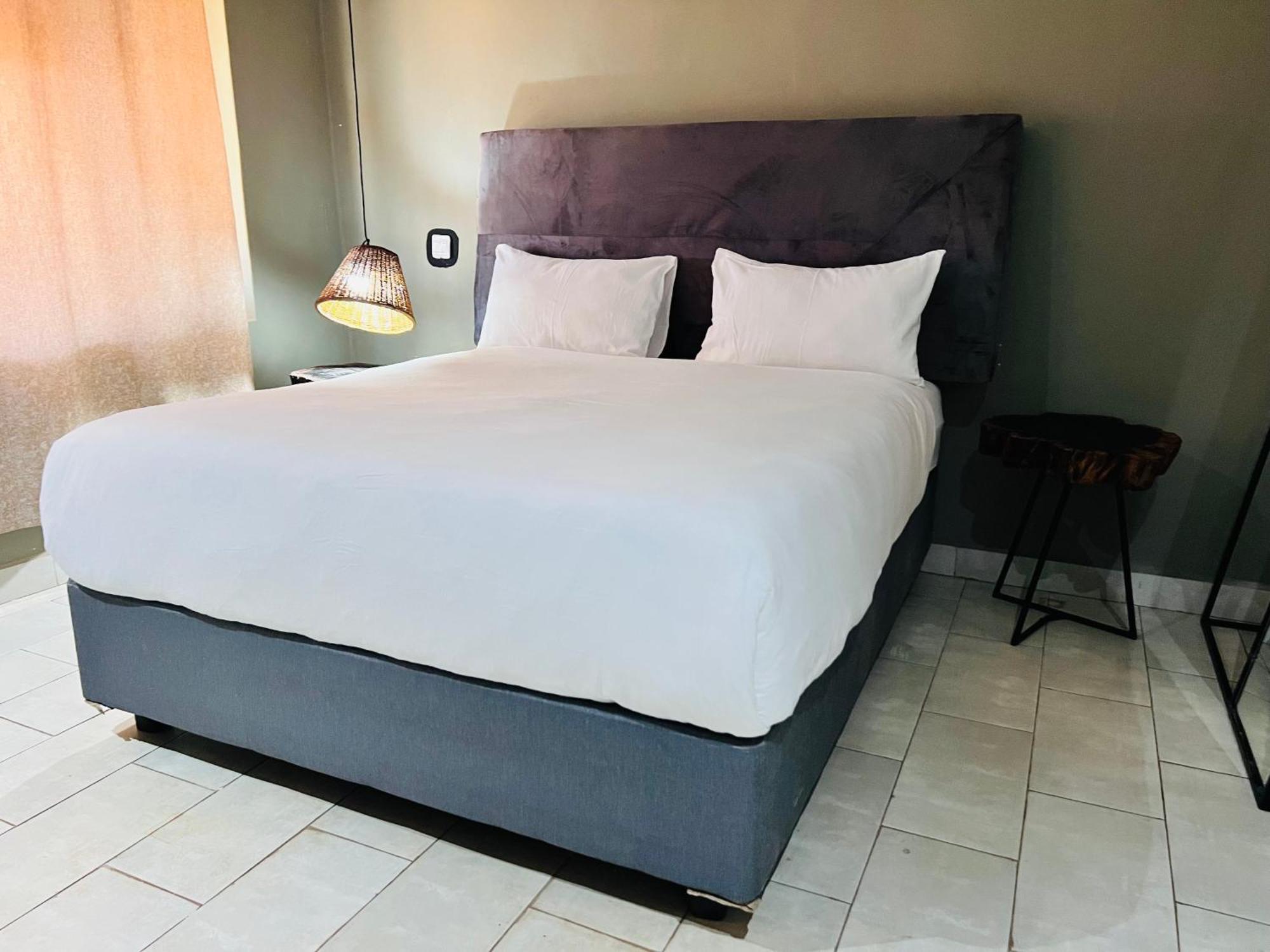 The Shed Venue & Boutique Hotel 利隆圭 外观 照片
