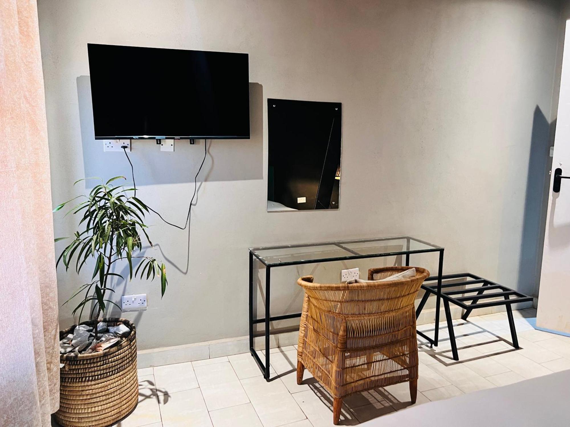 The Shed Venue & Boutique Hotel 利隆圭 外观 照片