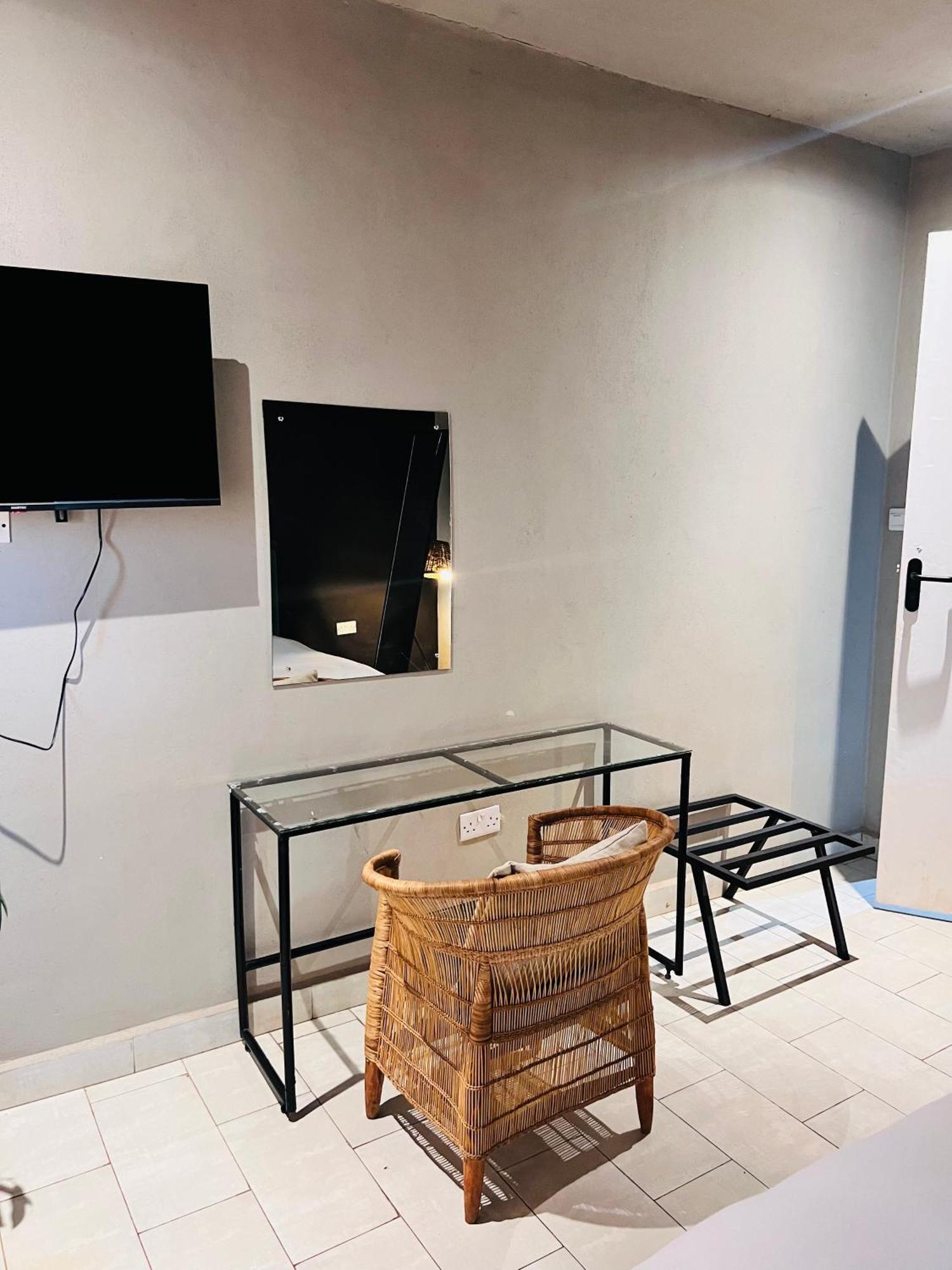 The Shed Venue & Boutique Hotel 利隆圭 外观 照片