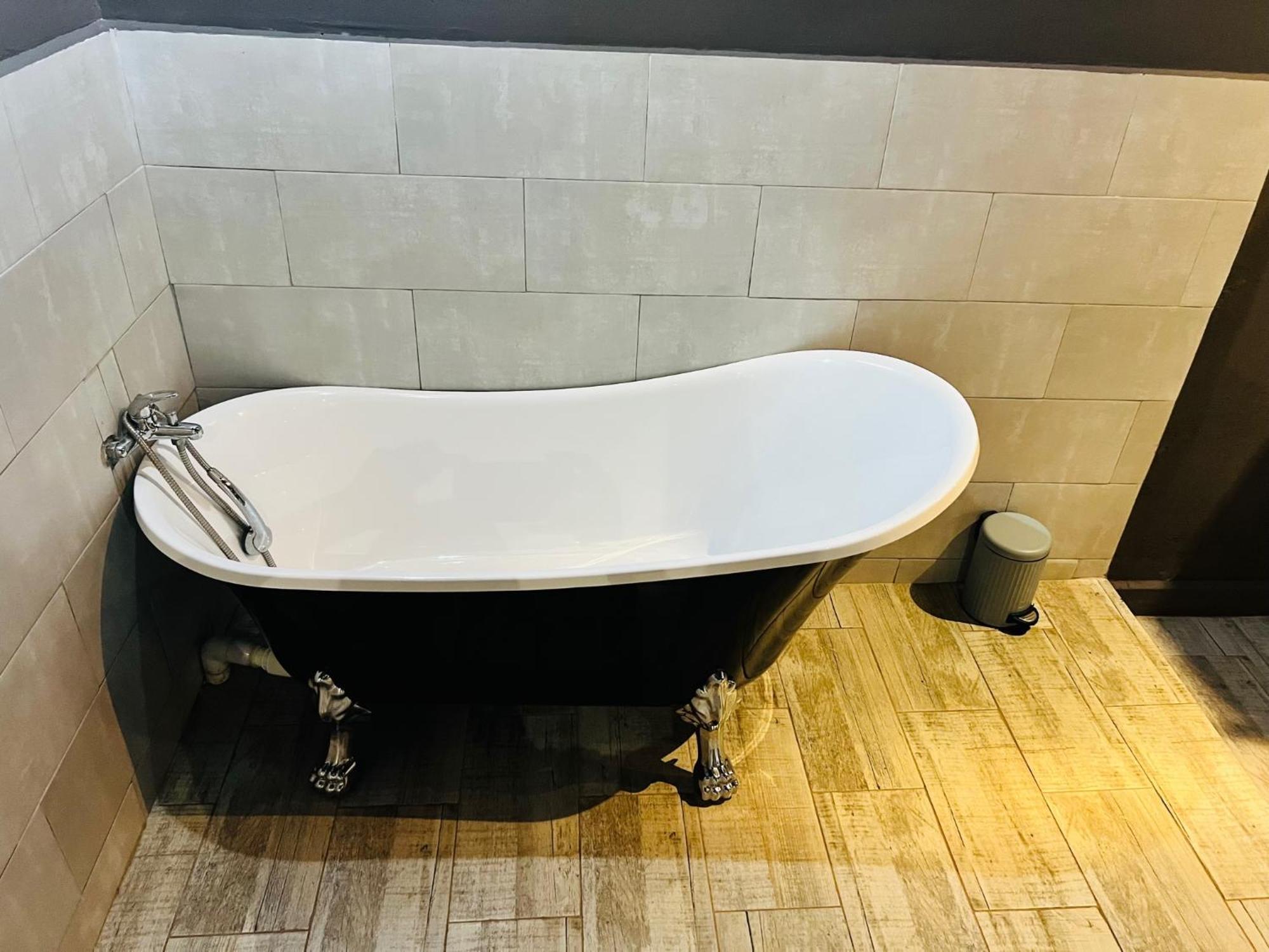 The Shed Venue & Boutique Hotel 利隆圭 外观 照片